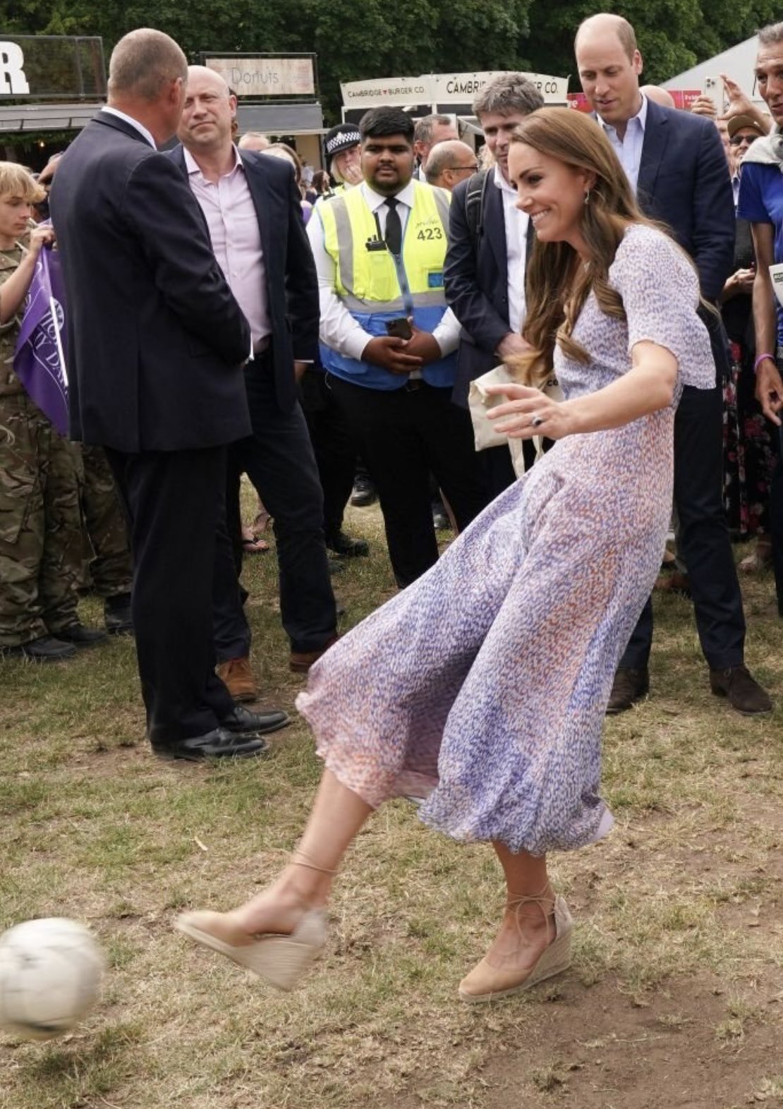 凯特王妃sw坡跟鞋,凯特穿搭图片大全