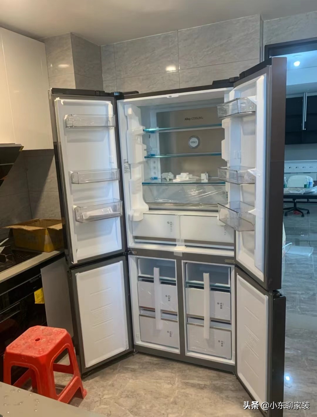 一字门和十字门冰箱区别,对开冰箱和十字门冰箱哪个更实用