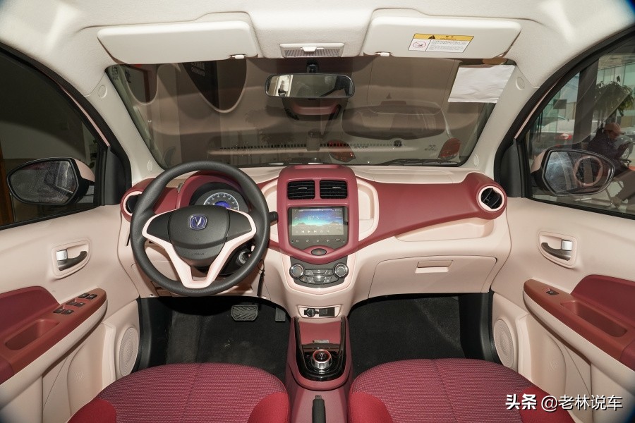 开五菱宏光miniev,五菱宏光miniev对比奔奔国民版