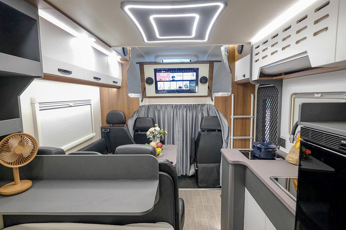 可在城市代步又可旅行的t型房车,中轴低顶b型15万左右房车推荐