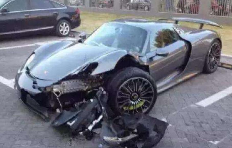 秦奋游戏里充1亿是真是假,撞毁3000万豪车