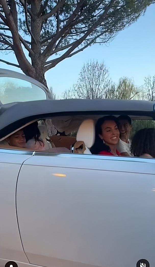 c罗女友买劳斯莱斯,c罗老婆送劳斯莱斯