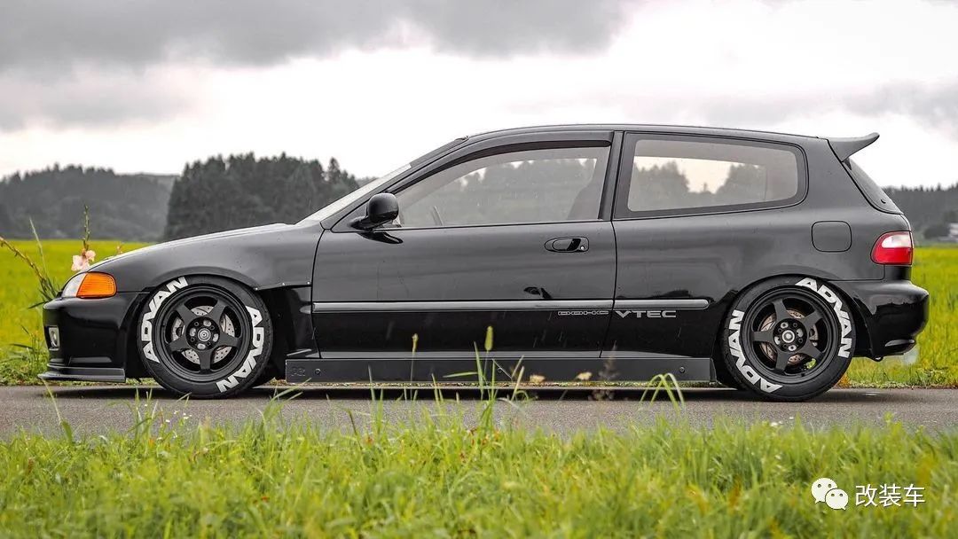 战斗范儿拉满的黑武士本田飞度GE和思域EG,兼顾素雅和张狂