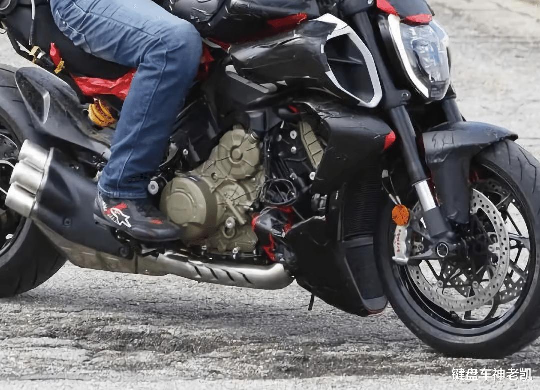 杜卡迪diavelv4大魔鬼极速,2023杜卡迪diavelv4官方宣传片