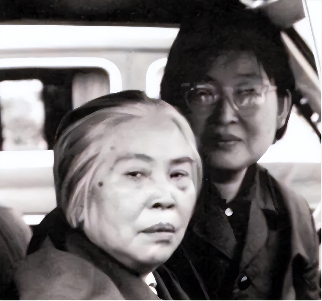 66年听侄女贺小平说，要坐火车去北京，*子珍贺**：小平，我也要去