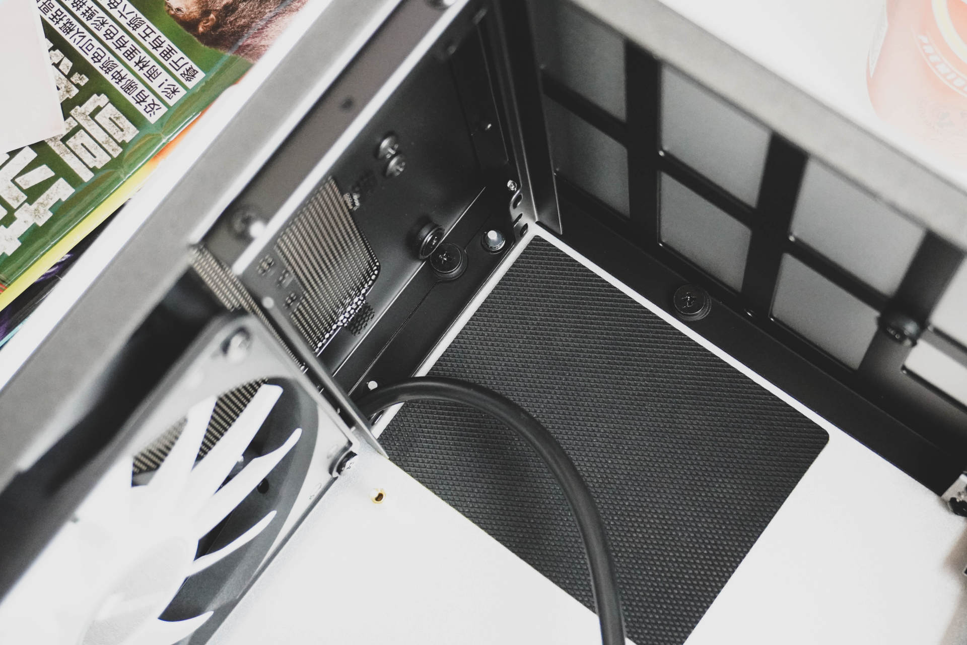 桌面空间太小怎么改造,台式机机箱越来越小