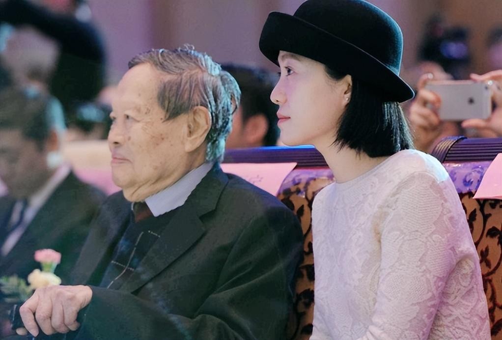 翁帆13年前嫁给杨振宁的原因,翁帆嫁给大自己54岁的杨振宁原因