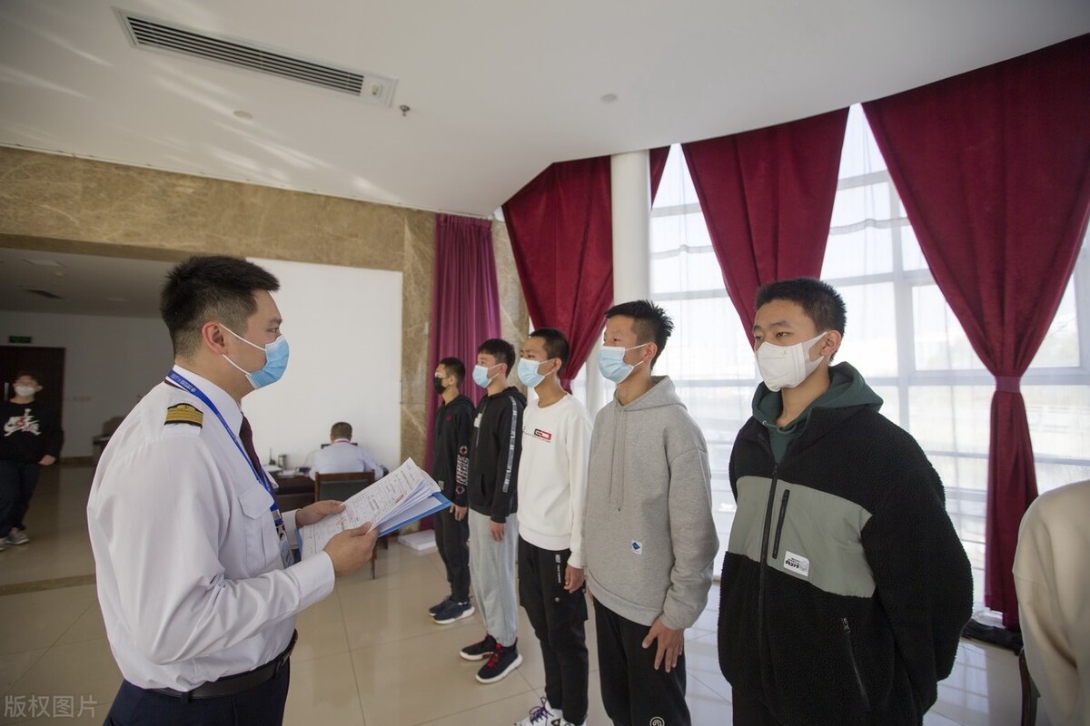 公务员面试不穿正装会扣分吗,公务员面试必须要穿正装吗