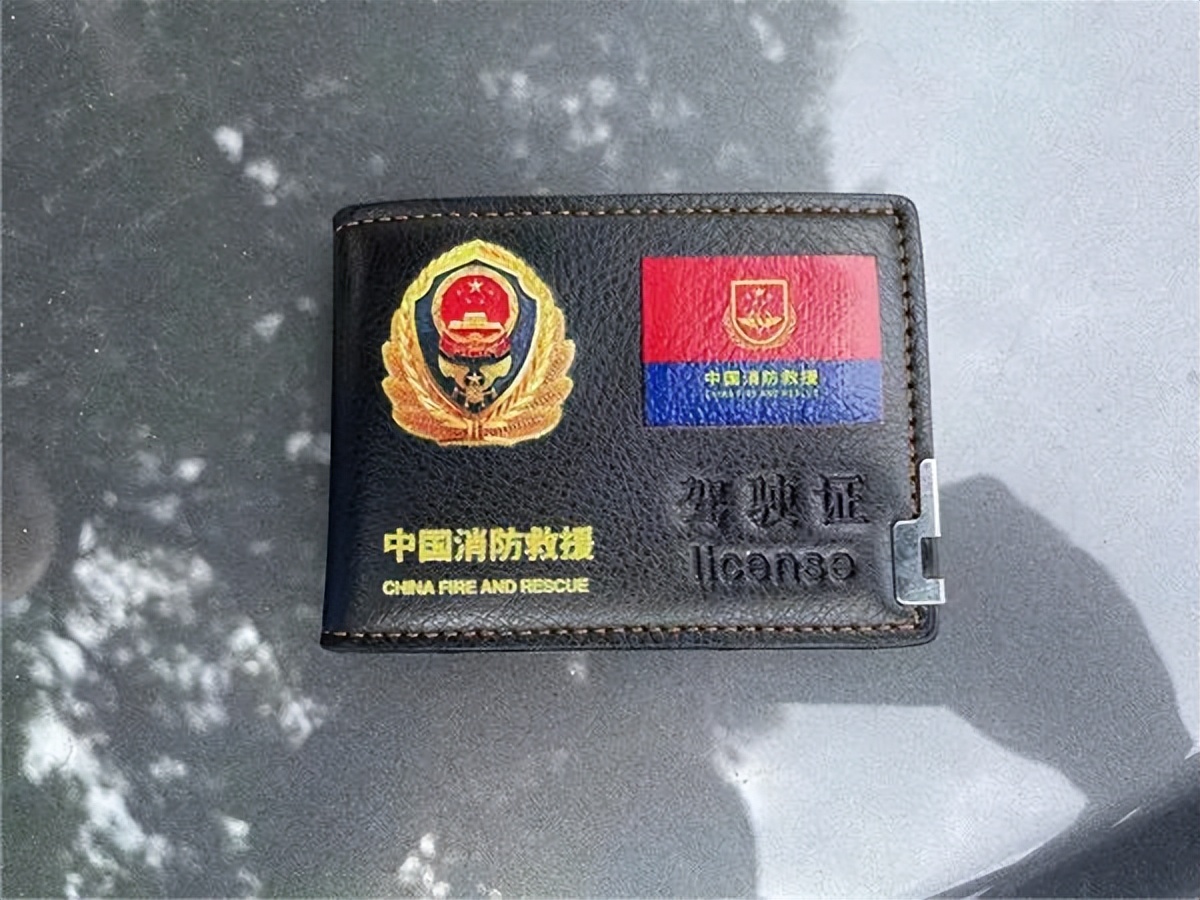 冒充军人骗婚成功生下孩子案例 (假军人骗女子50万)