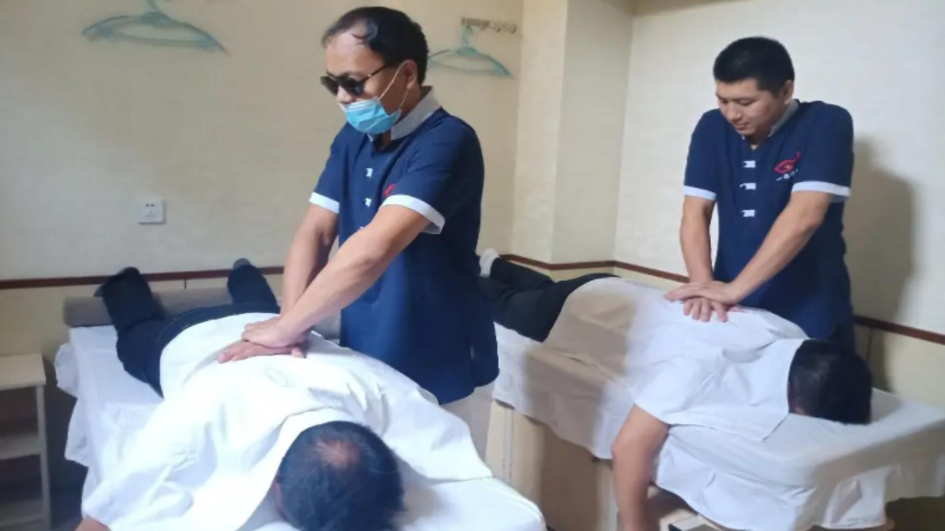 重庆一老板向14名员工借1500万,重庆老板给百位员工百江景豪宅