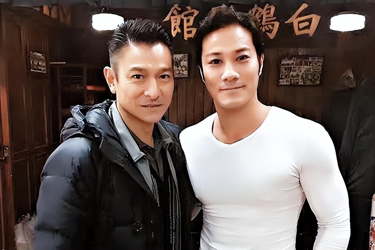 港星黄竣锋被捅伤,对方说认错人了,上次任达华受伤,也说认错了