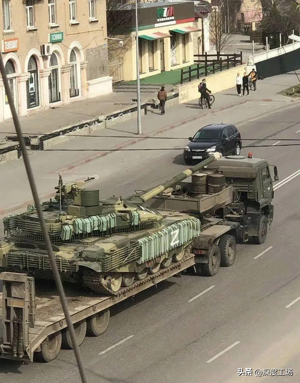 俄军最需要哪些人？俄军开启十大苏联*火军**库：大炮坦克全装上火车