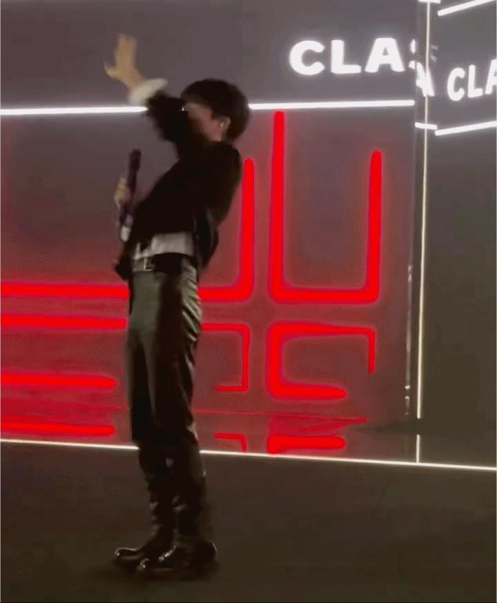 周深卡布叻在哪唱歌,周深咪咕音乐会