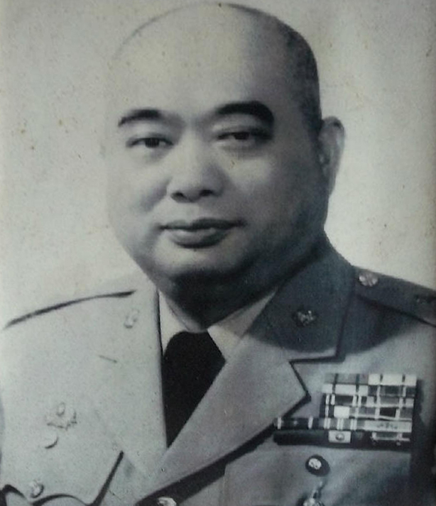 胡奇才突遭敌机轰炸,不怒反喜:我军赢定了