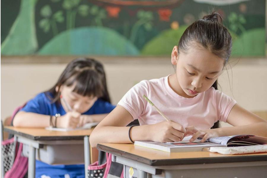 郑钧家庭教育方式,郑钧教孩子