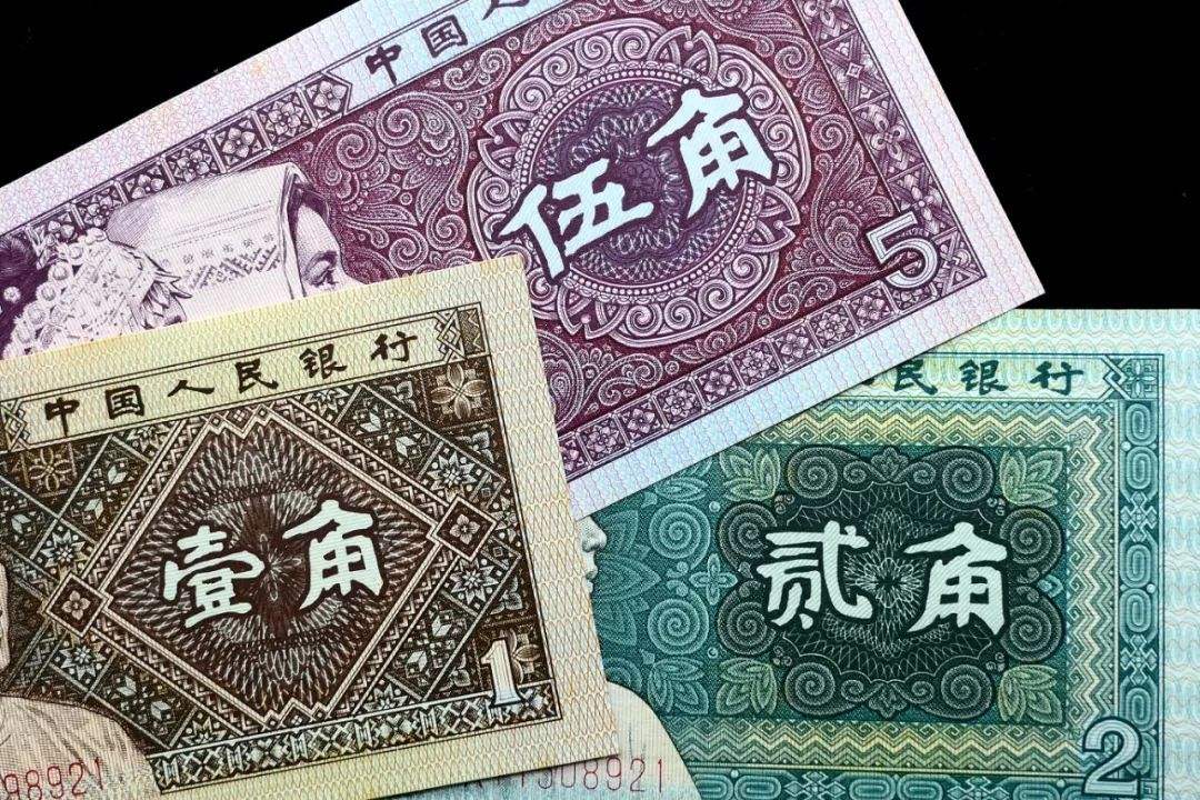 人民币上的中国人民银行六个字,人民币上的中国人民银行几种文字