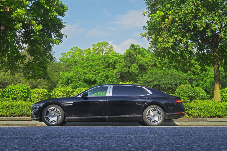 海川品车评测,捷尼赛思g90加长版试驾