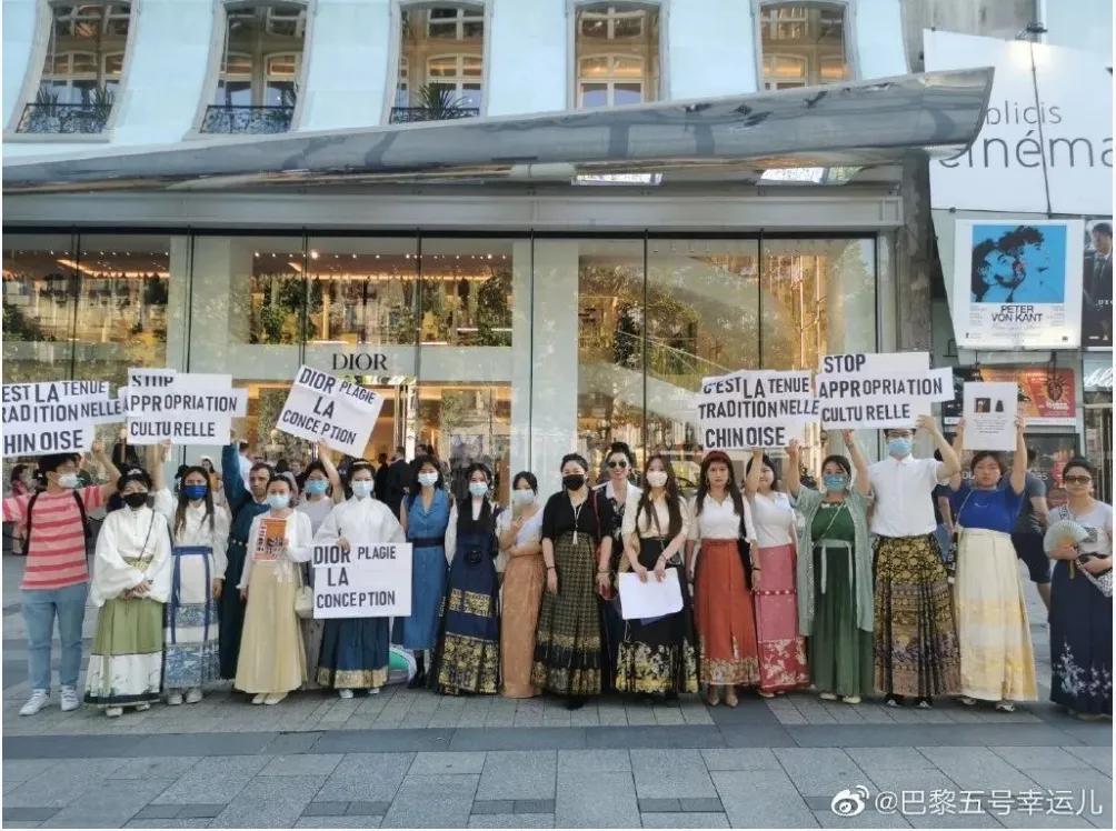 吐槽迪奥被指抄袭中国马面裙,引热议迪奥被指抄袭中国马面裙
