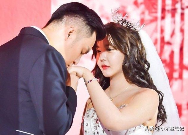 韩安冉直播晒新男友,韩安冉与现男友直播