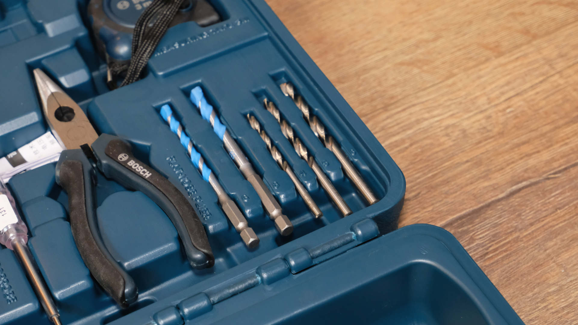 博世gsb120冲击钻套装,博世gsb120锂电钻工具箱套装