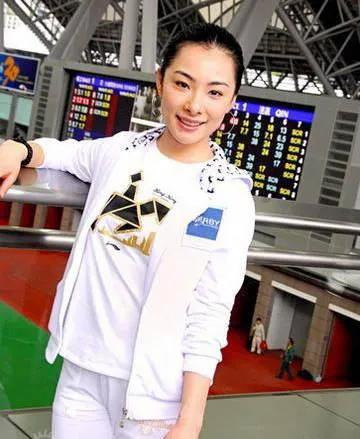 刘璇什么时候退役的 (体操冠军刘璇夺冠的艰难过程)