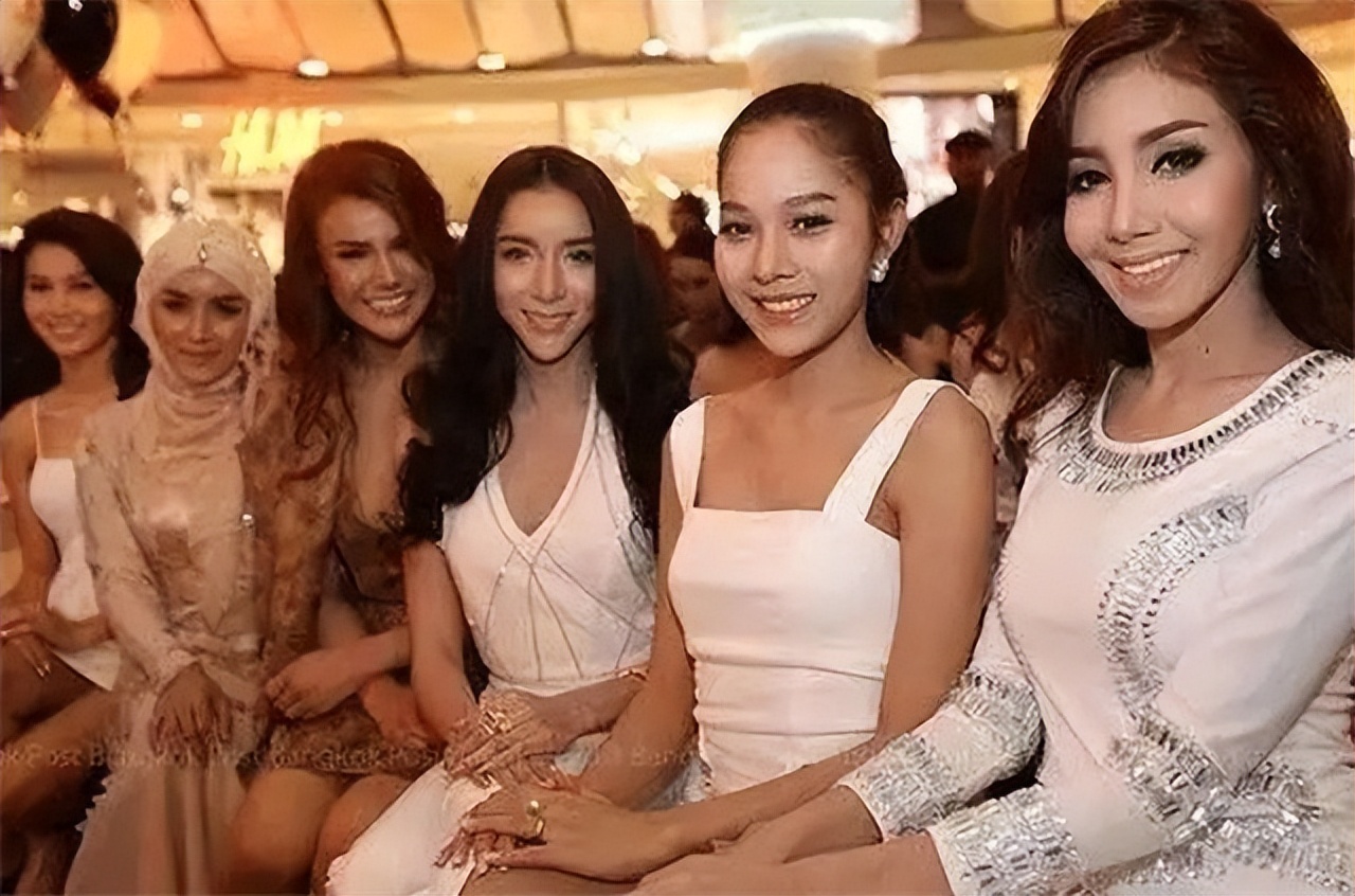 中国变性人造美女：申小勇整容后改名换姓渴望婚姻，后来如何