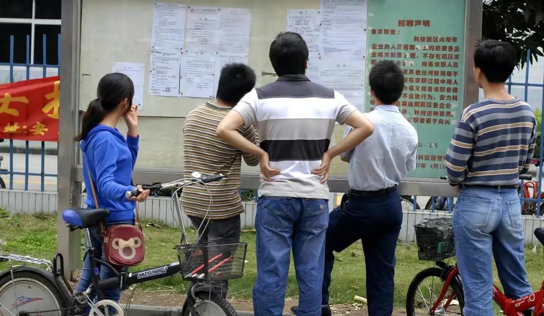 找不到合适的工作一直在家啃老,在家啃老不去找工作