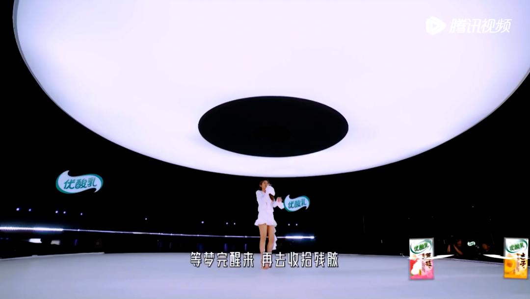 最近超火舞台表演,人气爆棚舞台表演火爆现场