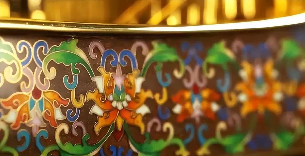 一件景泰蓝十件官窑器说明什么,景泰蓝和瓷器收藏价值