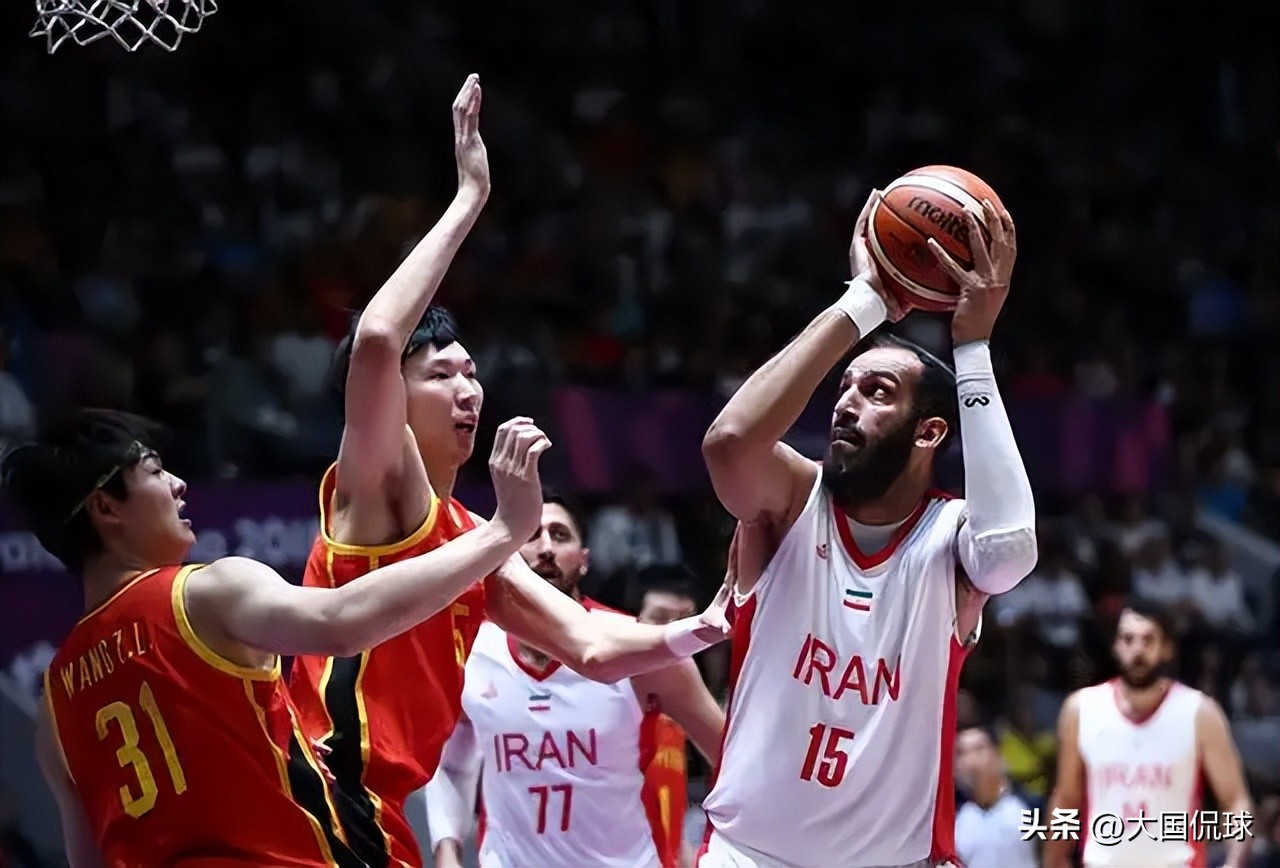 中国男篮迎战伊朗队，杜锋运气爆棚首发变阵，晋级世界杯稳了