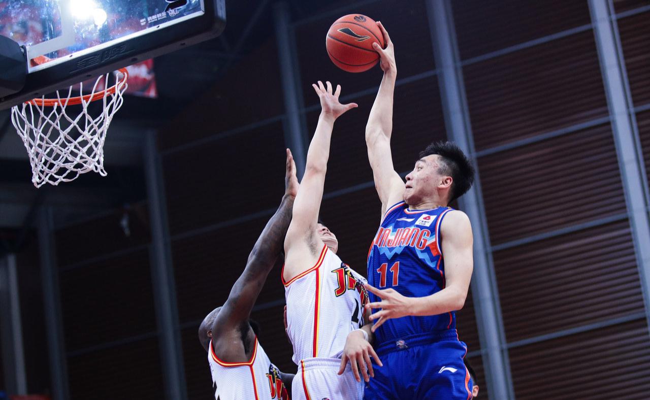 郭艾伦潘玮柏篮球,邓超郭艾伦完整视频