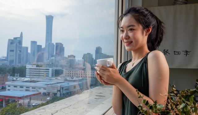 我今年48岁，喜欢上了准女婿，女儿不知真相，准女婿说只想娶她