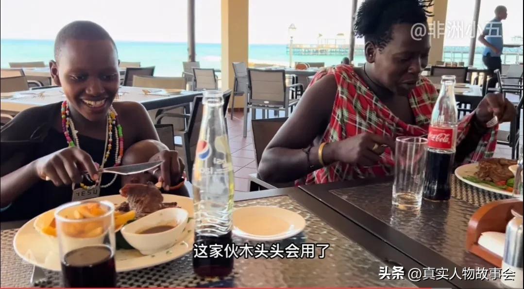 95后山东小伙勇闯非洲4年，请马赛人当保镖，发现非洲海鲜很便宜