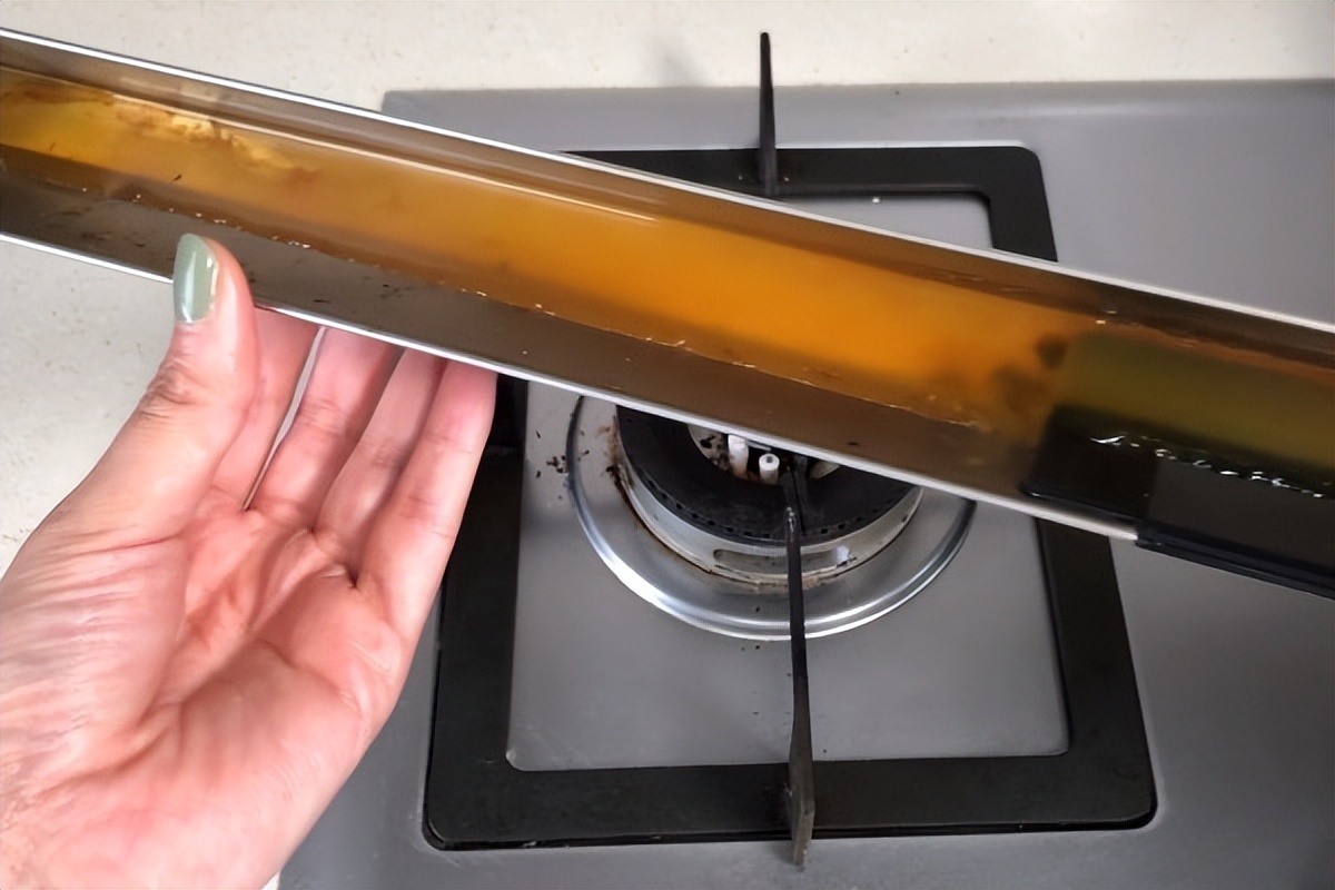 油烟机收集的废油大家怎么处理的,油烟机里的废油怎么处理可以浇花