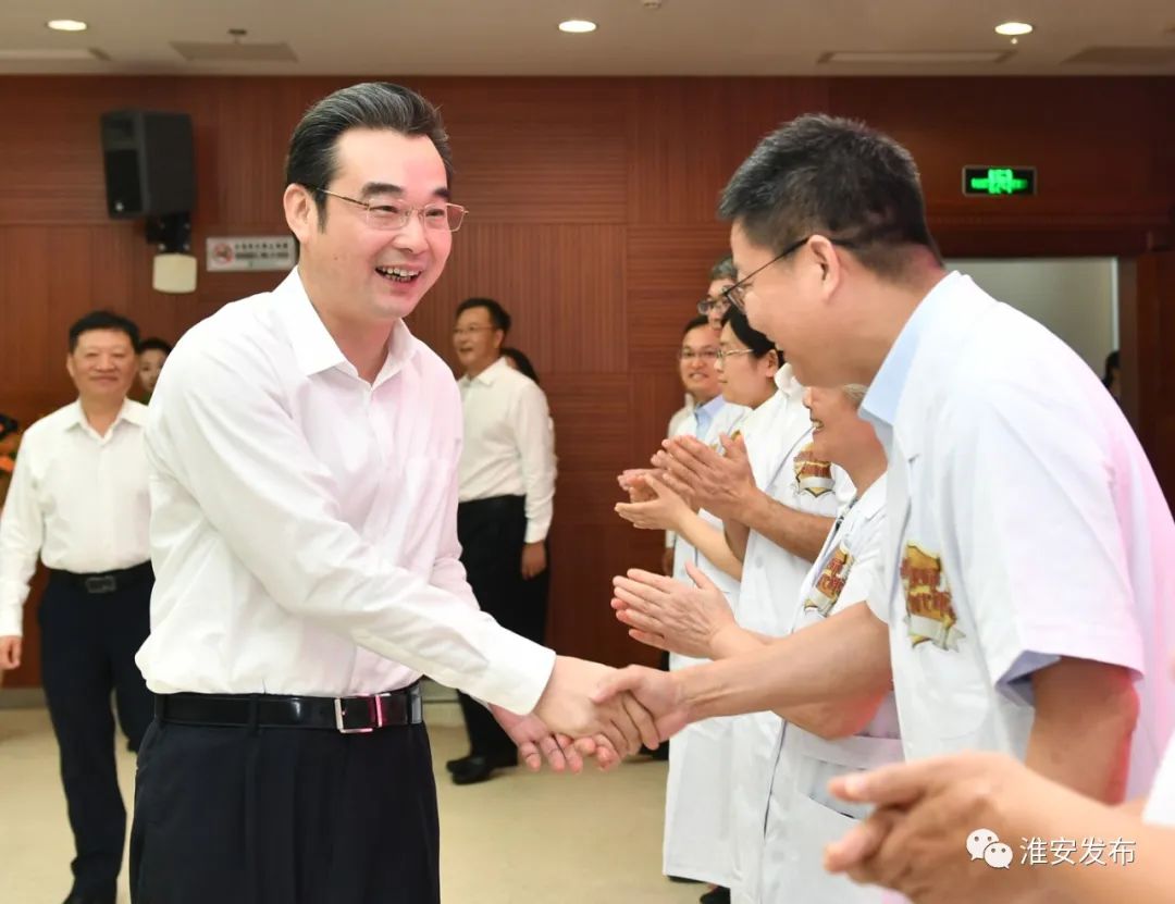 顾坤看望伤残军人,田兵兵带队开展医师节走访慰问