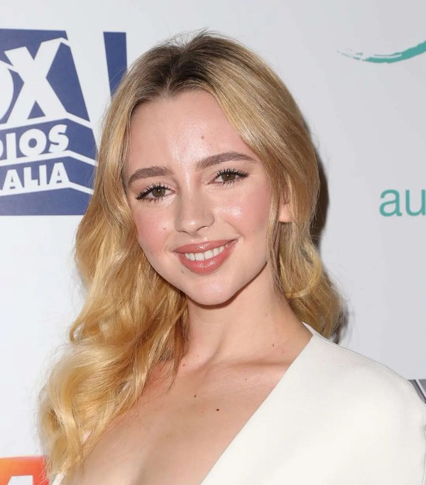 “金发控”马斯克：29岁女友肤白貌美像芭比，前妻曾被要求染金发