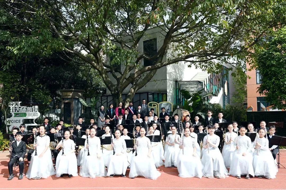 法国欧坦市市长一行来渝交流考察,法国欧坦市市长访问学校