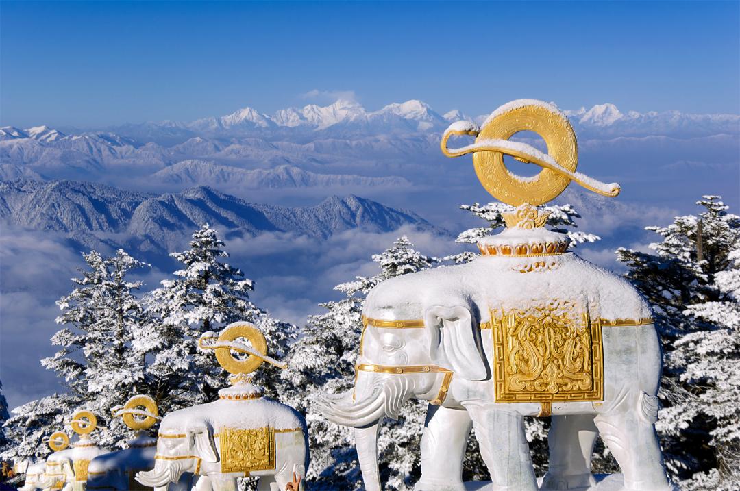 见过这么美丽的峨眉山雪景吗,峨眉山雪后美景简直就是人间仙境