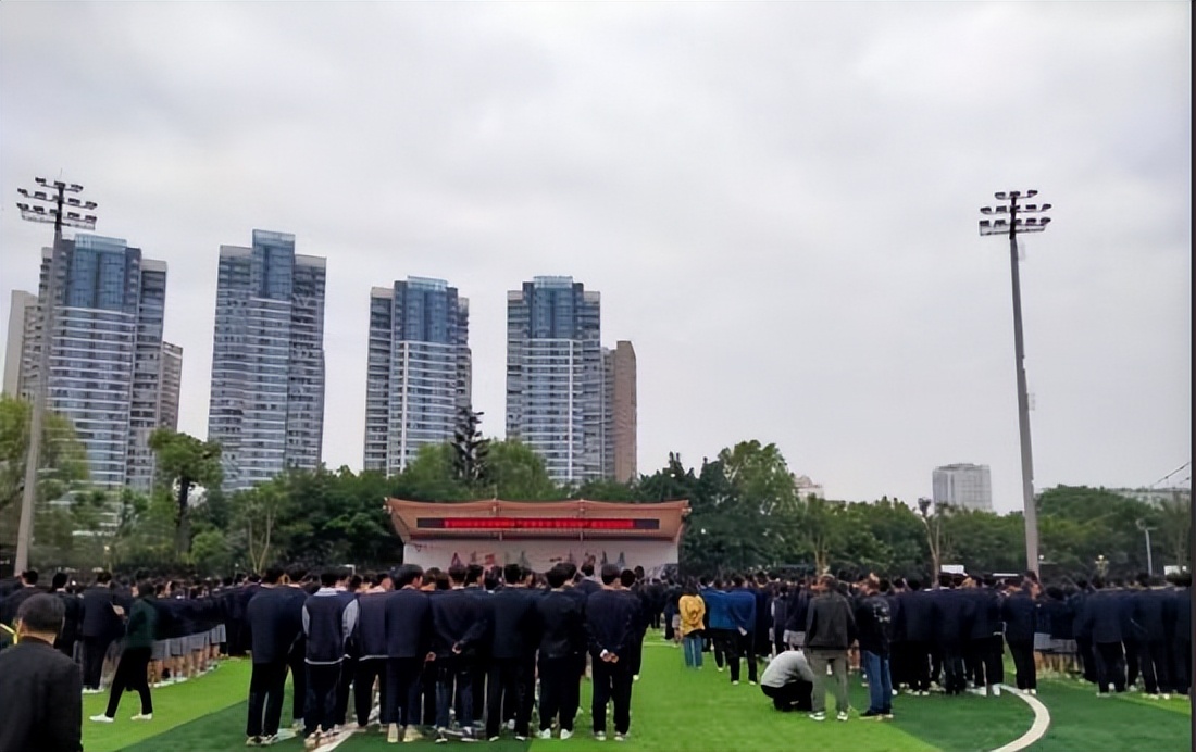 范跑跑汶川地震亲历记,汶川地震老师范跑跑逃生
