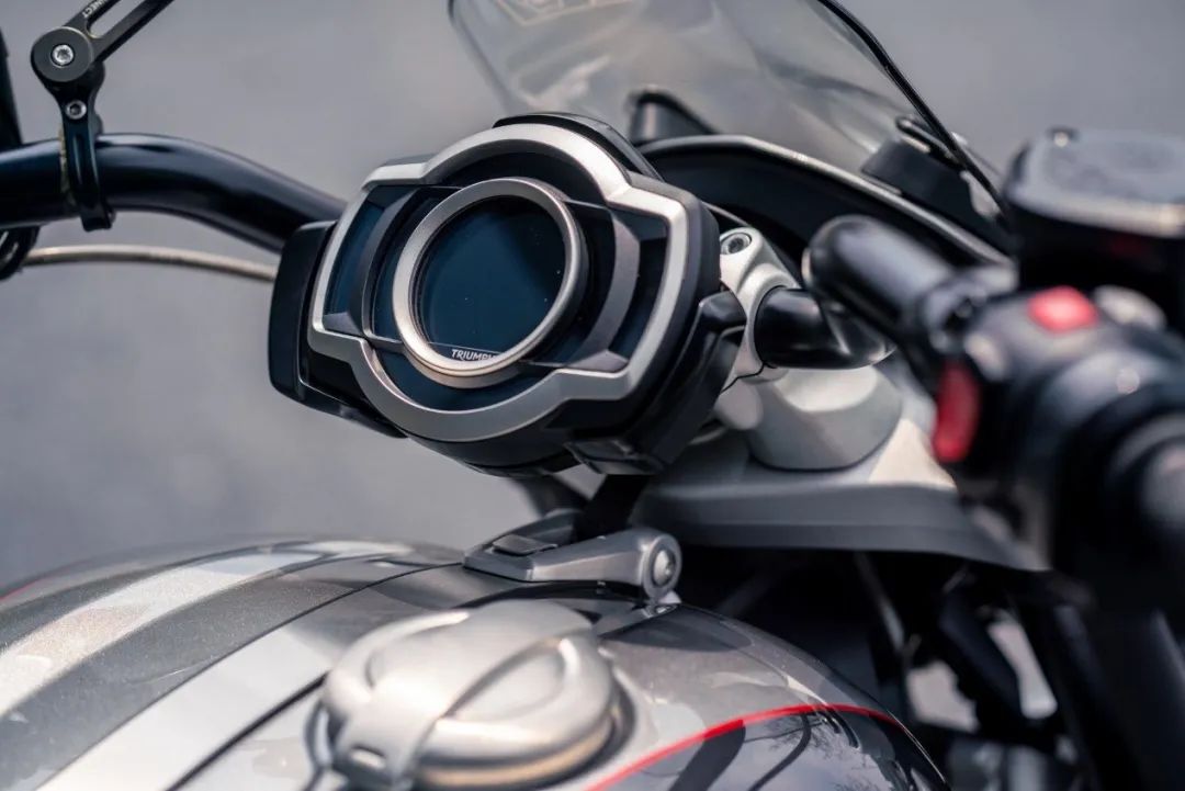 凯旋火箭3优缺点,火箭凯旋3新款试驾