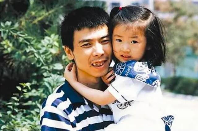 徐帆冯小刚经历,冯小刚徐帆携15岁养女露面