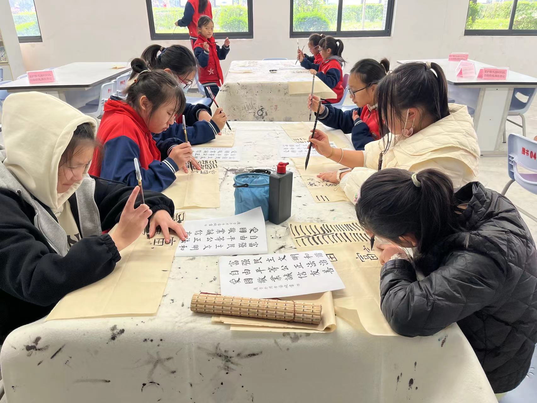 缤纷社团绽光彩,缤纷社团活力迎新宣传图