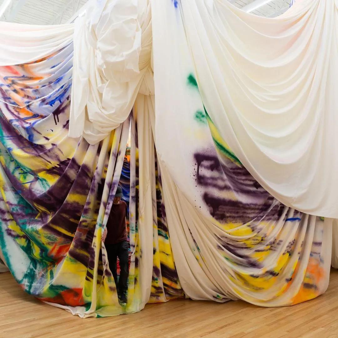 “垃圾创作”狂卖500万，网友忍不住群嘲：污染环境，这也叫艺术