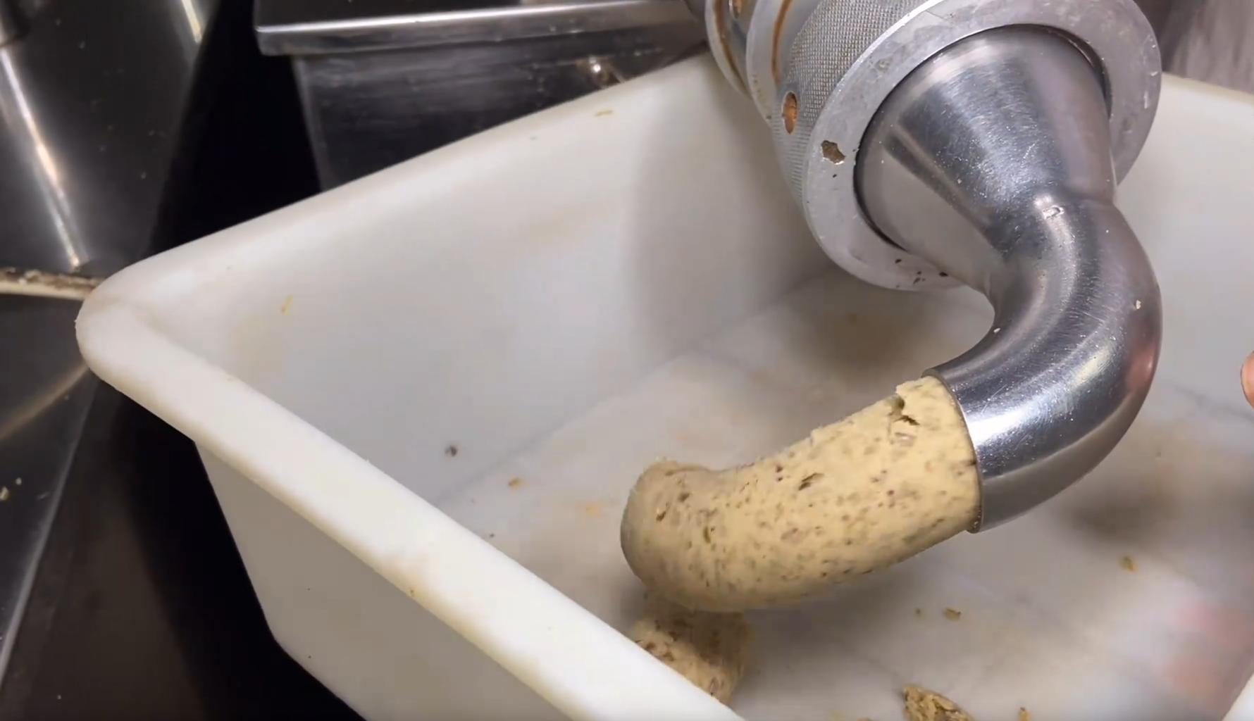 济南17年老店，什么都用机器干，1元1个销量高，出锅就抢没