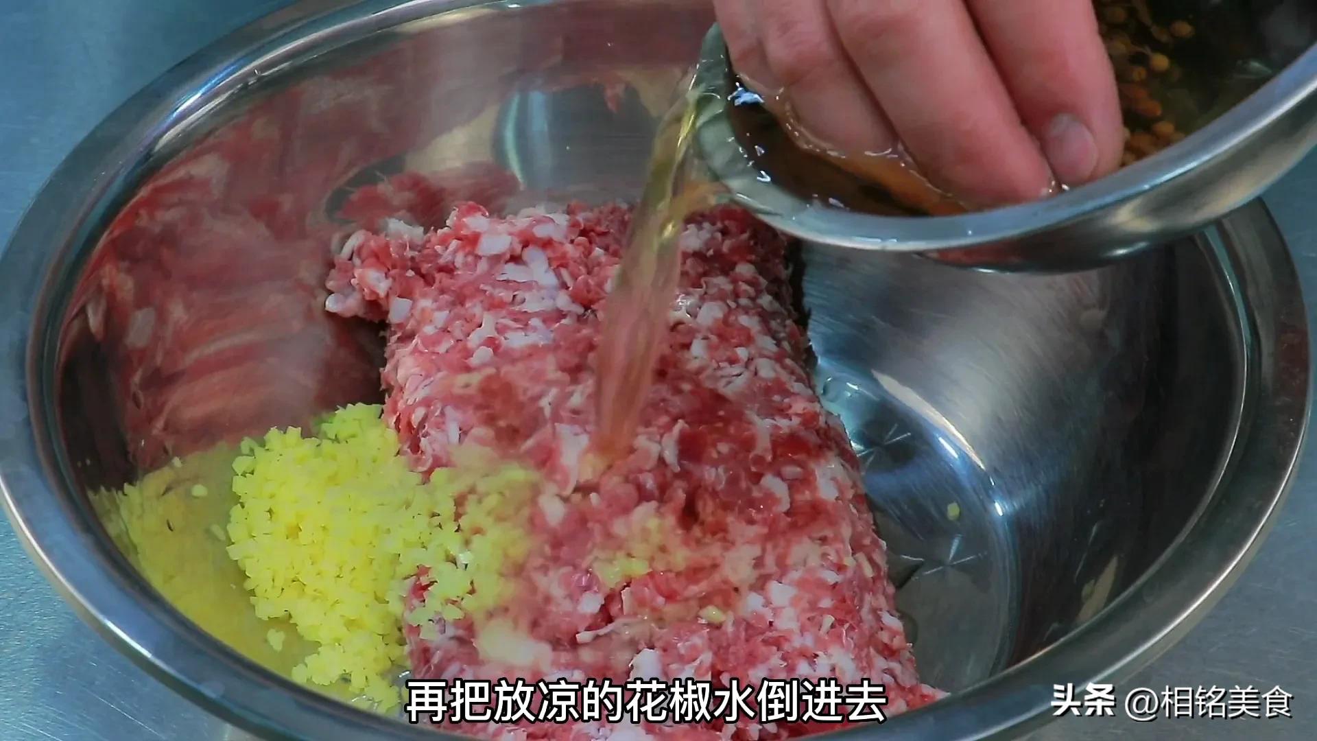 羊肉馅饺子怎么调馅不腥不膻,羊肉饺子馅咋调味不散
