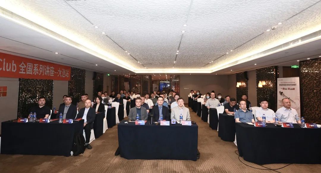 国内颈腰椎资深专家齐聚江城,全国知名专家学者演讲团