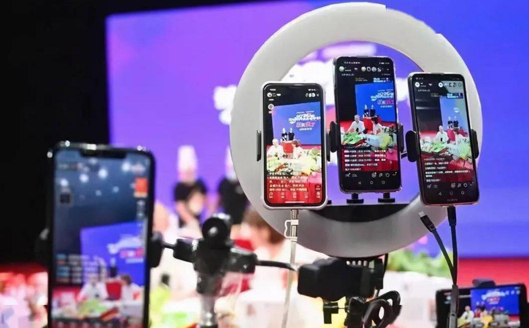 疯狂小杨哥、李佳琦被点名，难道直播带货流量跟产品质量成反比？