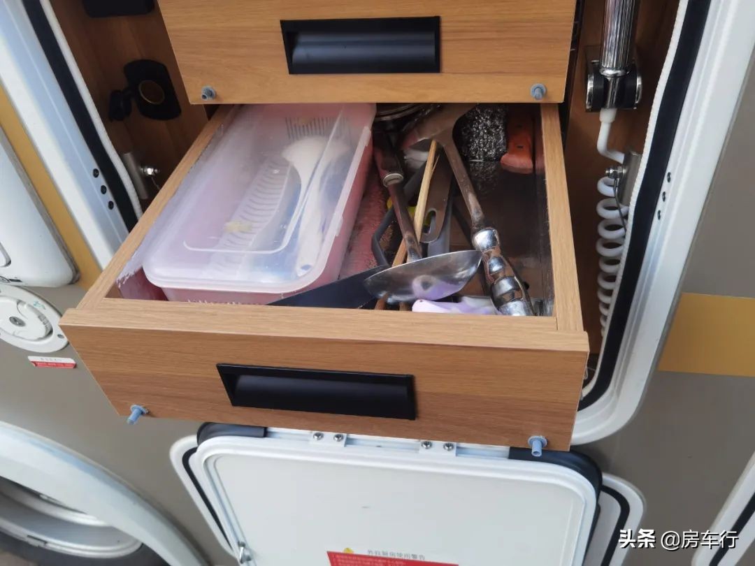 全新细节升级,更大休息空间,老约翰2022款定制版房车来了