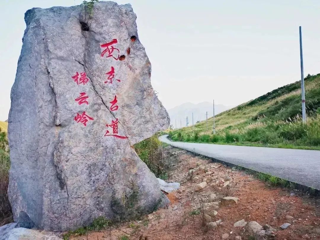 丹霞山阳元石风光,丹霞山那奇妙的景观