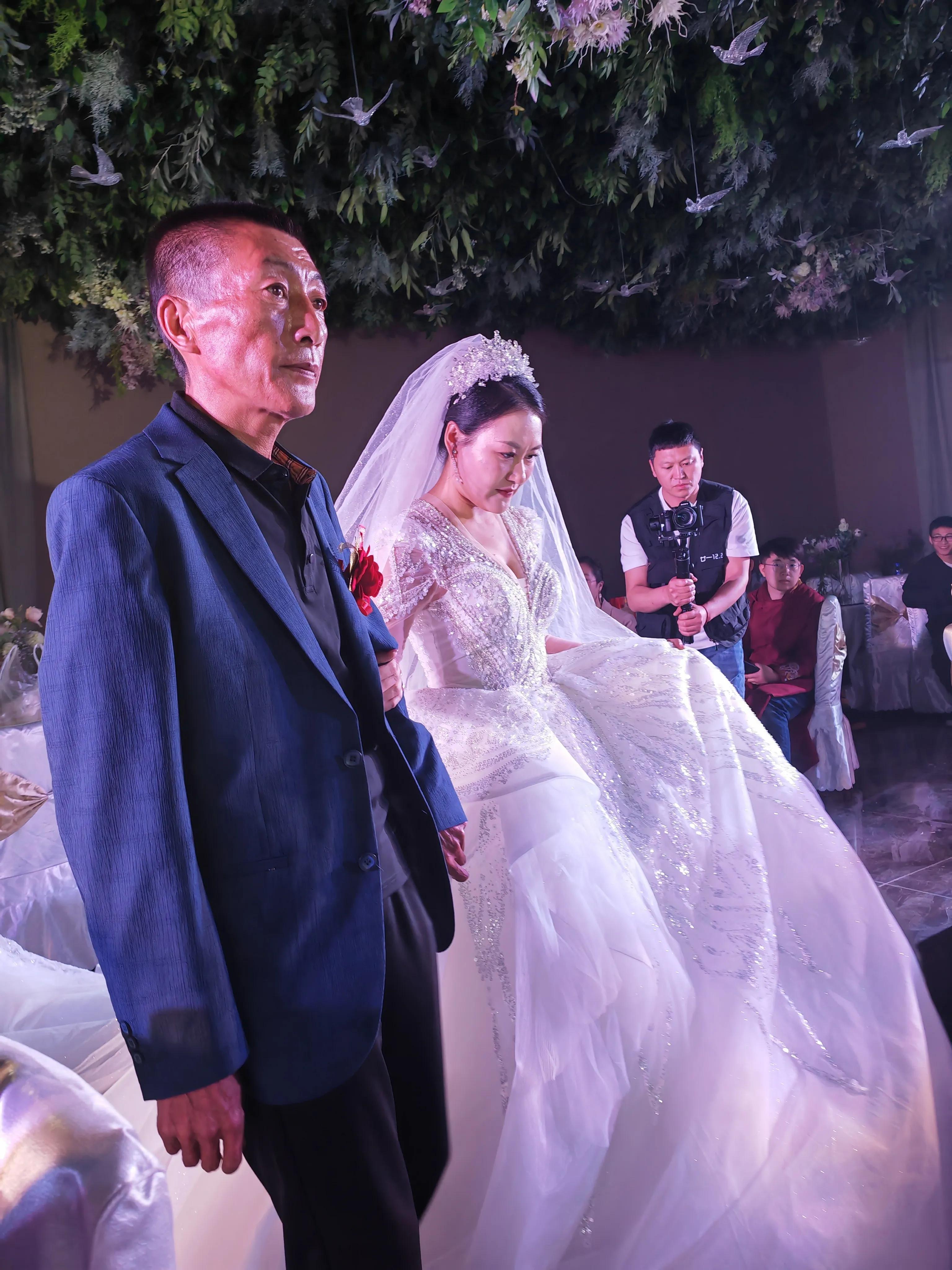 参加侄媳潘雪家的婚礼答谢宴